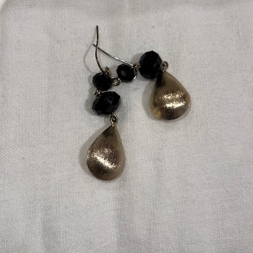 Vintage Onyx and Gold Earrings